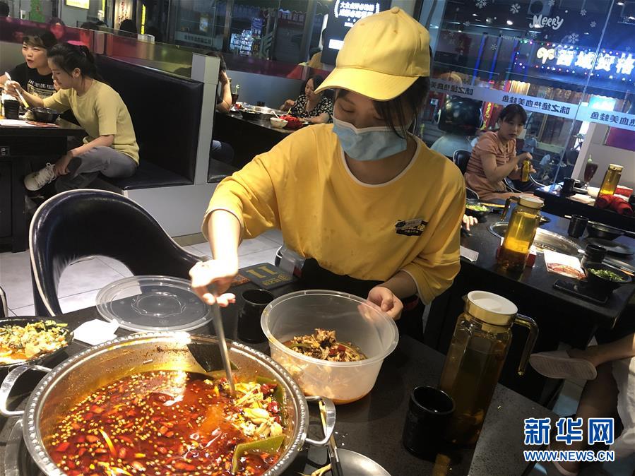 （在習(xí)近平新時(shí)代中國(guó)特色社會(huì)主義思想指引下——新時(shí)代新作為新篇章·習(xí)近平總書記關(guān)切事·圖文互動(dòng)）（1）珍惜盤中餐，狠剎浪費(fèi)風(fēng)——各地積極行動(dòng)堅(jiān)決制止餐飲浪費(fèi)