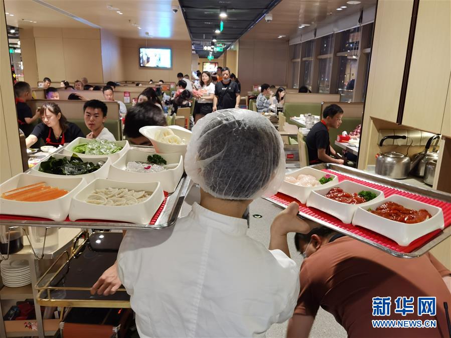 （在習(xí)近平新時(shí)代中國(guó)特色社會(huì)主義思想指引下——新時(shí)代新作為新篇章·習(xí)近平總書記關(guān)切事·圖文互動(dòng)）（2）珍惜盤中餐，狠剎浪費(fèi)風(fēng)——各地積極行動(dòng)堅(jiān)決制止餐飲浪費(fèi)