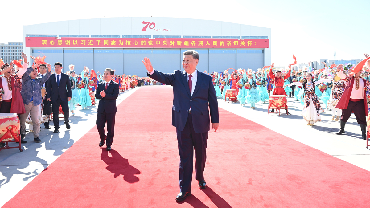 習近平在出席新疆維吾爾自治區成立70周年慶祝活動后返回北京