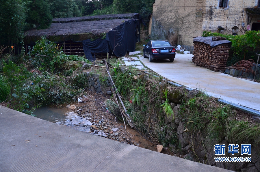 周炳耀有輛二手車，被全村人當(dāng)作&ldquo;公交車&rdquo;