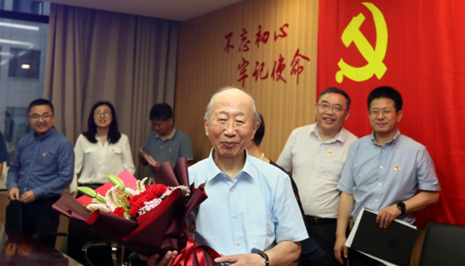 新黨員陳振新：“雖已耄耋，紅心向黨！”