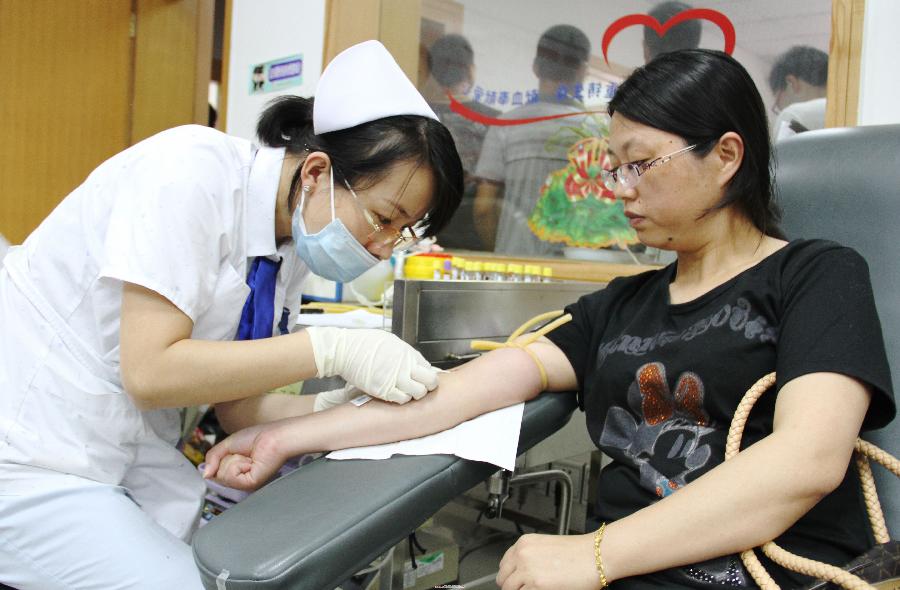 昆山血站告急 市民積極獻血救治傷員