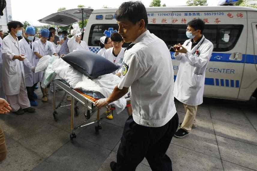 直擊江蘇昆山爆炸事故傷者搶救現場