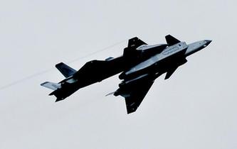 “殲-20，你不要飛得那么快……”