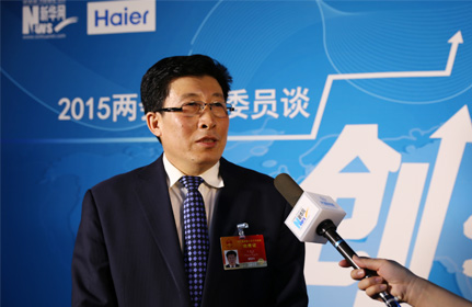 “面對(duì)這種新型的、農(nóng)業(yè)轉(zhuǎn)型的項(xiàng)目，政府各級(jí)部門也都在研究怎么落實(shí)，還有很多細(xì)節(jié)上的問(wèn)題。”