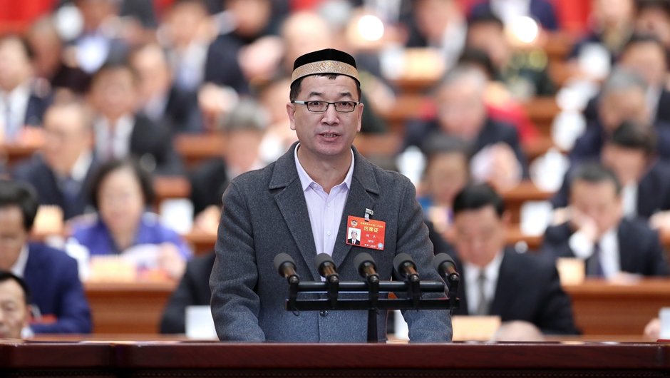 新疆維吾爾自治區(qū)呼圖壁縣政協(xié)副主席、伊斯蘭教協(xié)會(huì)會(huì)長，呼圖壁縣城鎮(zhèn)陜西寺阿訇 楊杰