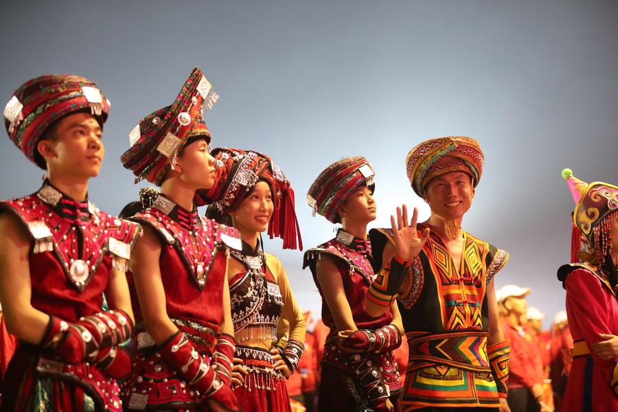 好兒好女好家園，齊心奔小康，共圓中國夢