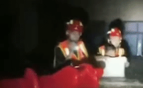 整理箱變小船 小朋友，消防員叔叔來了！