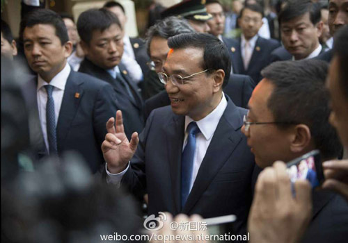 李克強(qiáng)：在非中企了解當(dāng)?shù)匚幕拍茉「D片來(lái)源：“新國(guó)際”微博。
