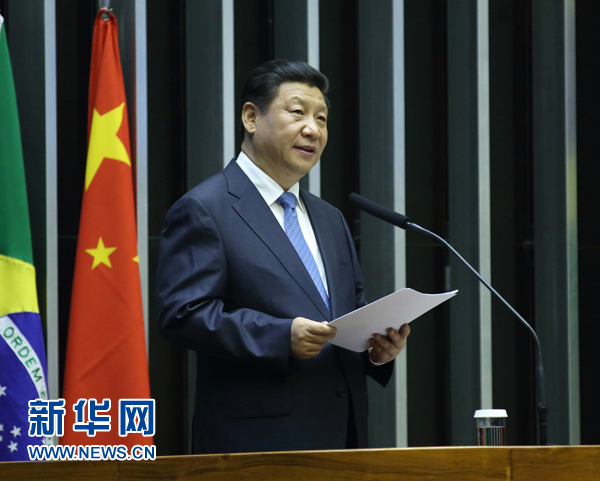 7月16日，國家主席習近平在巴西國會發表《弘揚傳統友好共譜合作新篇》的演講。 新華社記者 蘭紅光 攝 