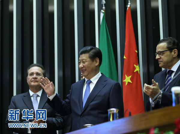 7月16日，國家主席習近平在巴西國會發表《弘揚傳統友好共譜合作新篇》的演講。 新華社記者 蘭紅光 攝 