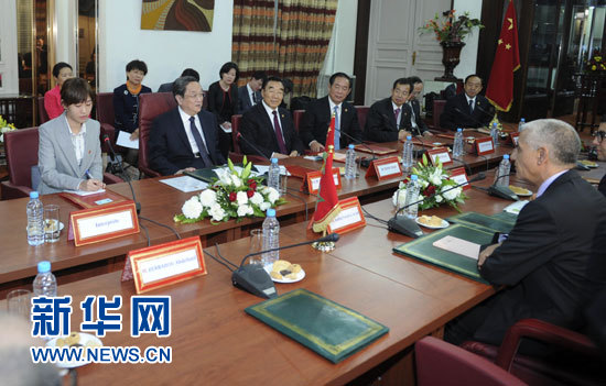 11月3日，中國全國政協主席俞正聲在拉巴特會見摩洛哥眾議長阿拉米。 新華社記者 張鐸 攝