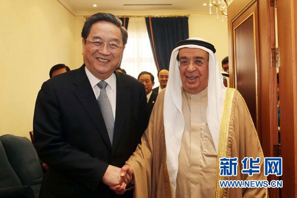 11月6日，正在巴林進(jìn)行正式友好訪問(wèn)的全國(guó)政協(xié)主席俞正聲在麥納麥會(huì)見(jiàn)巴林副首相穆罕默德。 新華社記者劉衛(wèi)兵攝