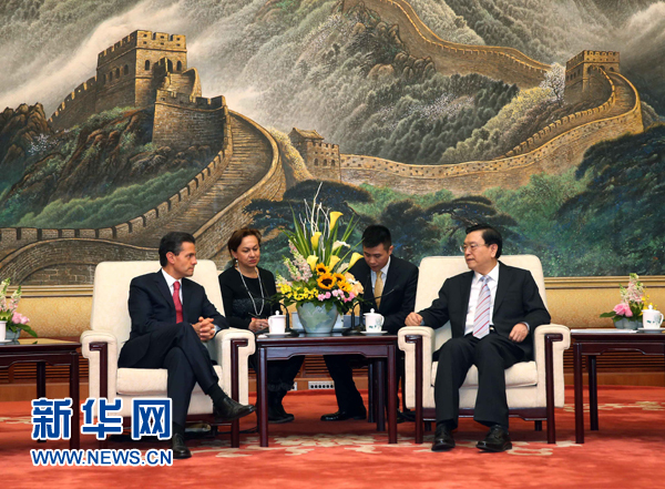 11月13日，全國人大常委會(huì)委員長張德江在北京人民大會(huì)堂會(huì)見墨西哥總統(tǒng)培尼亞。 新華社記者 劉衛(wèi)兵 攝