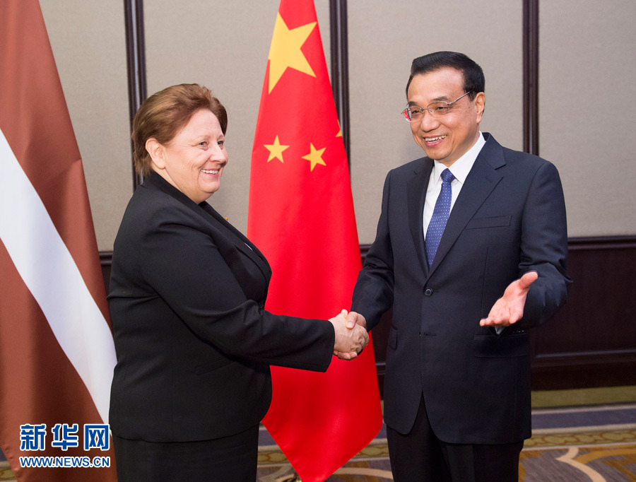    12月16日，中國國務院總理李克強在貝爾格萊德會見拉脫維亞總理斯特勞尤馬。 新華社記者黃敬文攝
