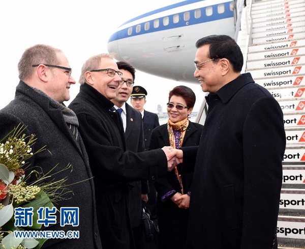 1月20日，中國國務院總理李克強抵達瑞士蘇黎世，出席達沃斯世界經濟論壇年會并對瑞士進行工作訪問。 新華社記者 饒愛民 攝 