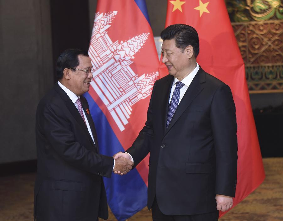 4月23日，國家主席習近平在雅加達會見柬埔寨首相洪森。新華社記者張鐸攝 