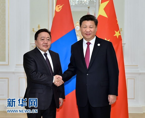 6月23日，國家主席習(xí)近平在塔什干會(huì)見蒙古國總統(tǒng)額勒貝格道爾吉。 新華社記者李濤攝