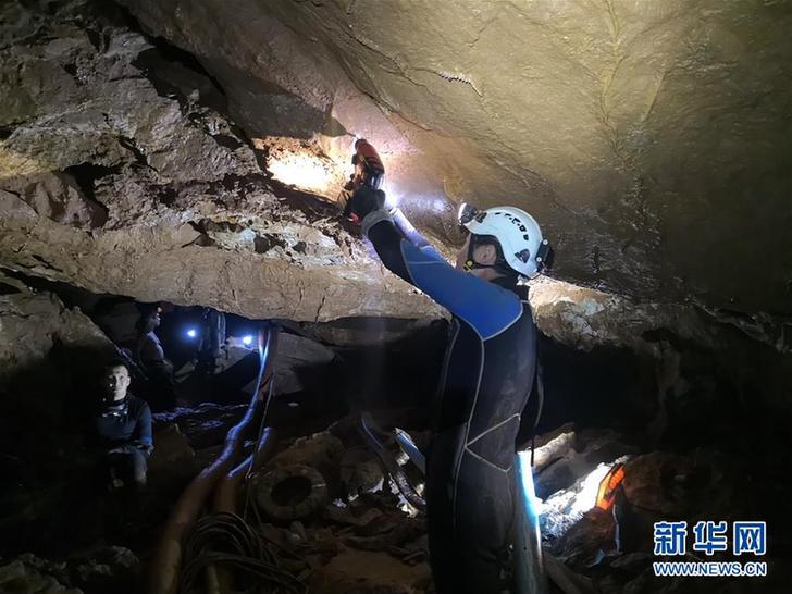(國際)(2)中國洞穴救援專家為營救受困泰國少年足球隊員做準備