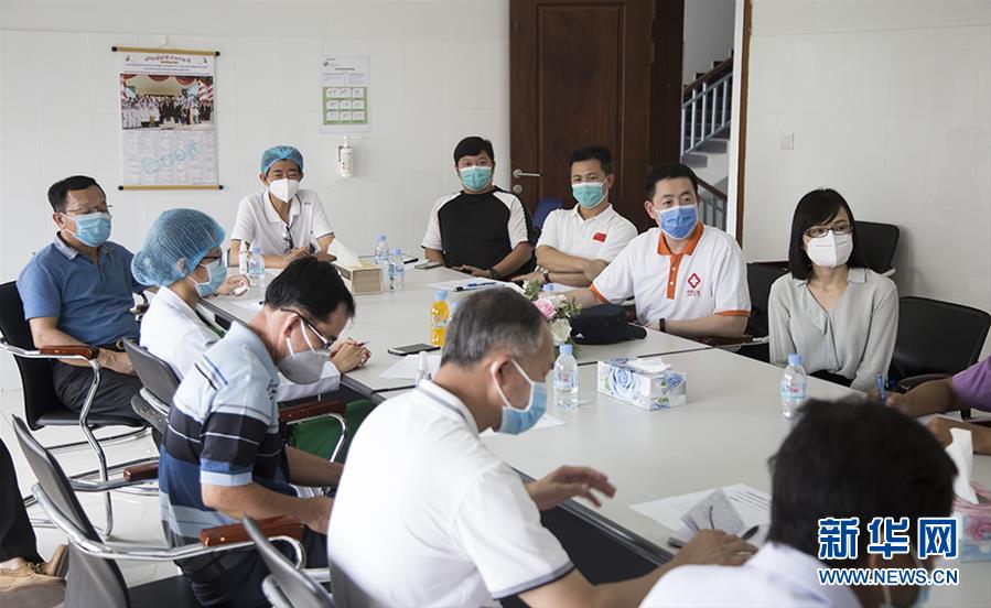 （國際疫情·圖文互動）（2）“工作忙碌又細致，經驗豐富又專業”——一名柬埔寨青年眼中的中國援柬抗疫醫療專家組